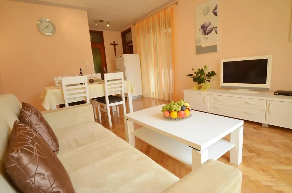 Apartments Benussi 1045 Rovinj