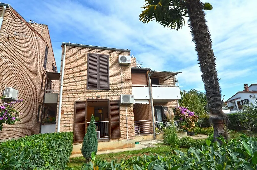 Apartments Benussi 1045